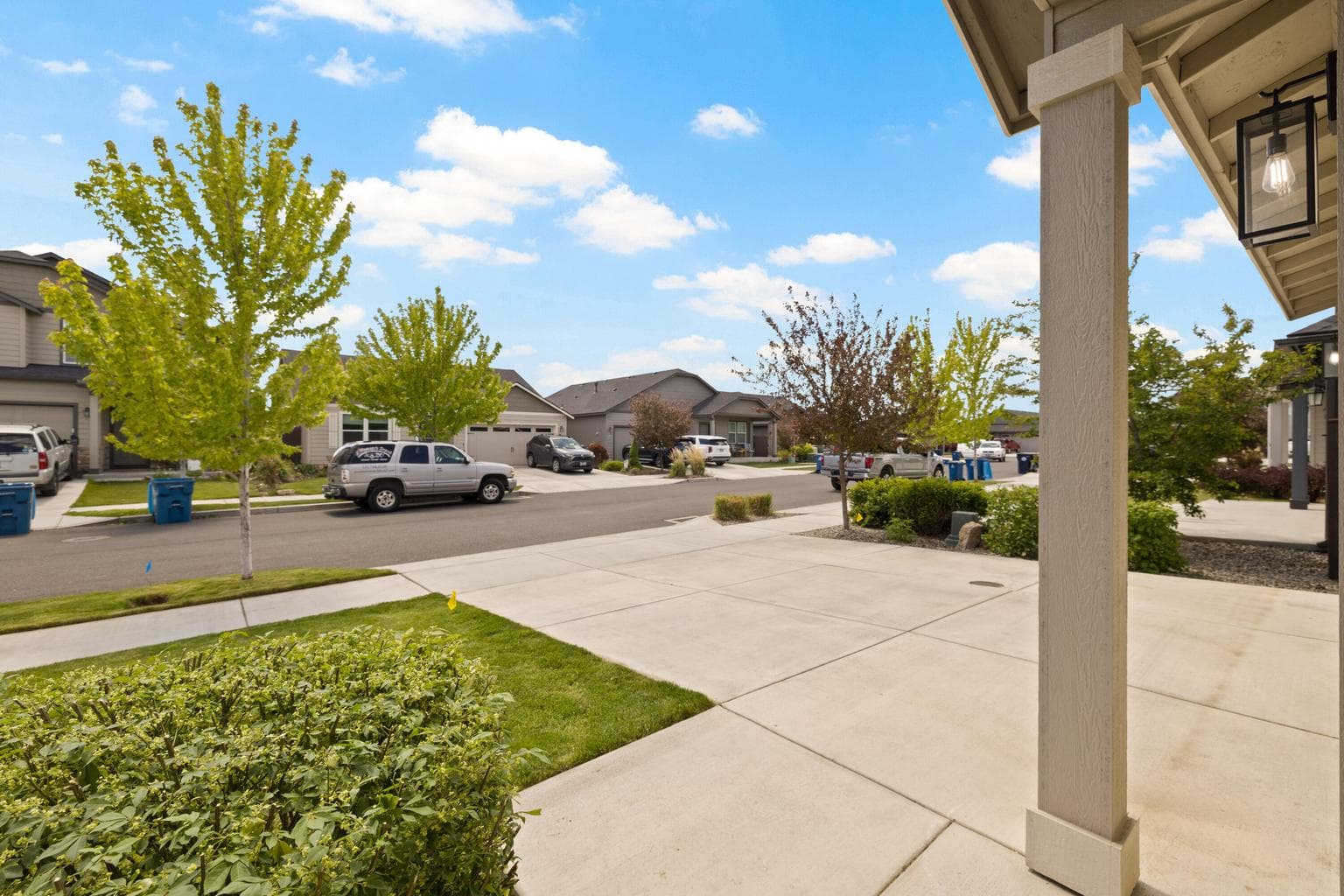 Photo of 2555 NW Ivy Way 6 of 51