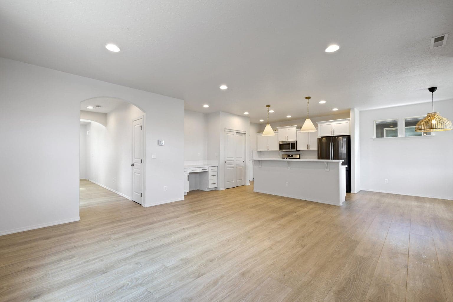 Photo of 2555 NW Ivy Way 11 of 51