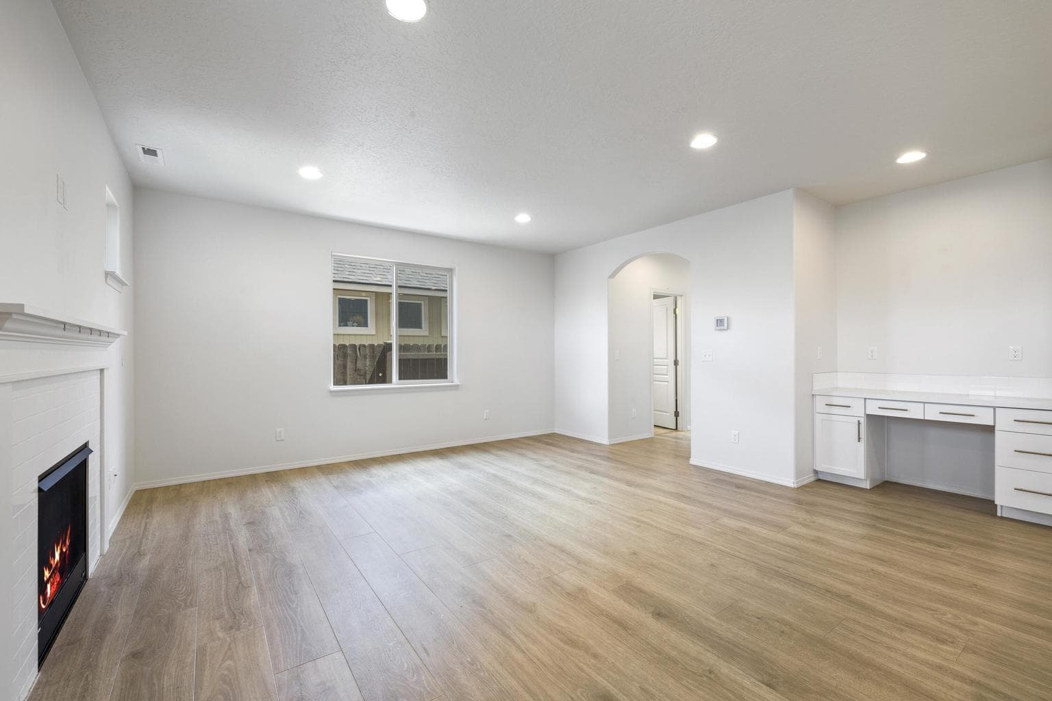 Photo of 2555 NW Ivy Way 12 of 51