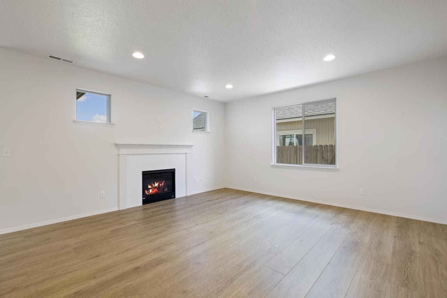 Photo of 2555 NW Ivy Way 13 of 51