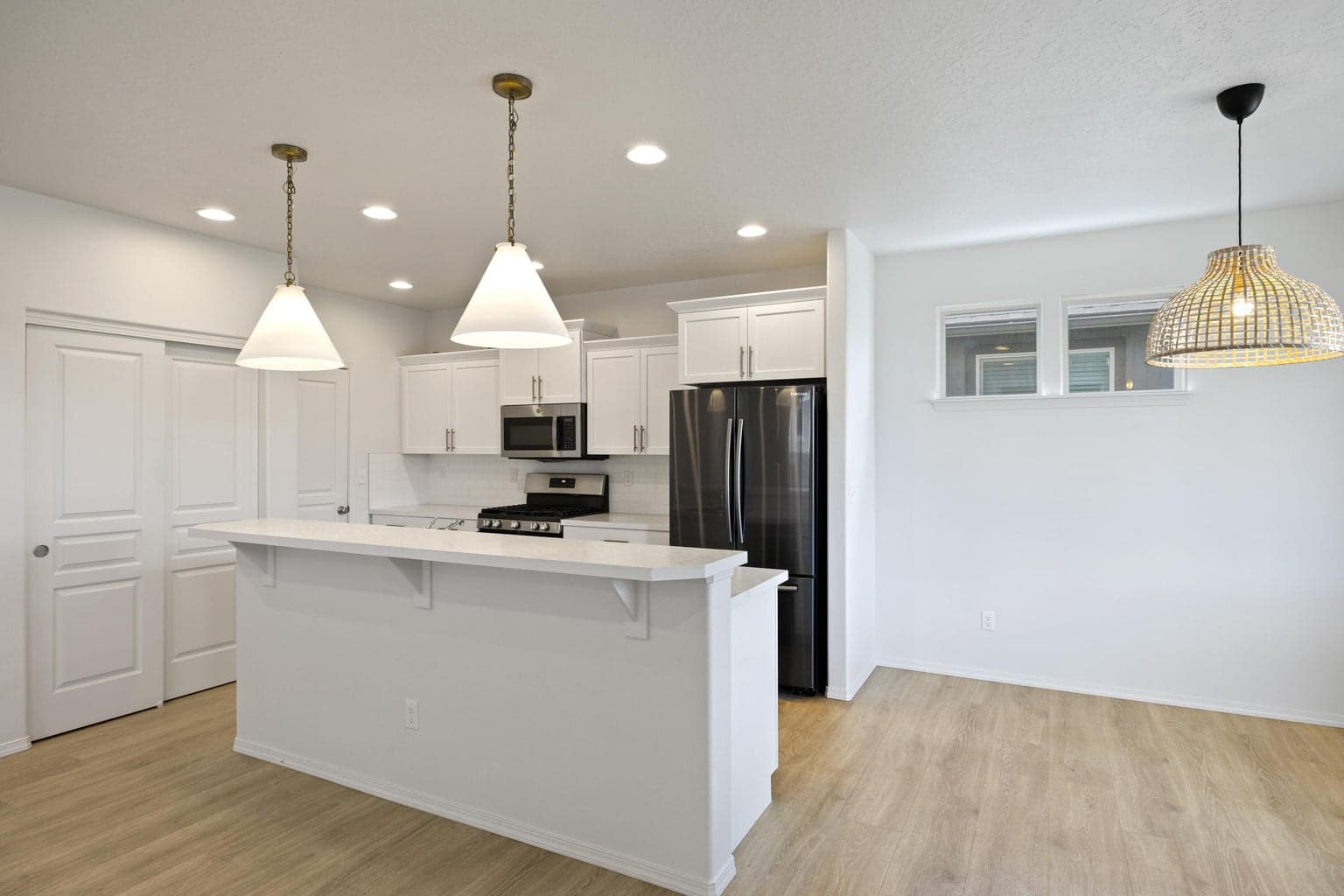 Photo of 2555 NW Ivy Way 15 of 51