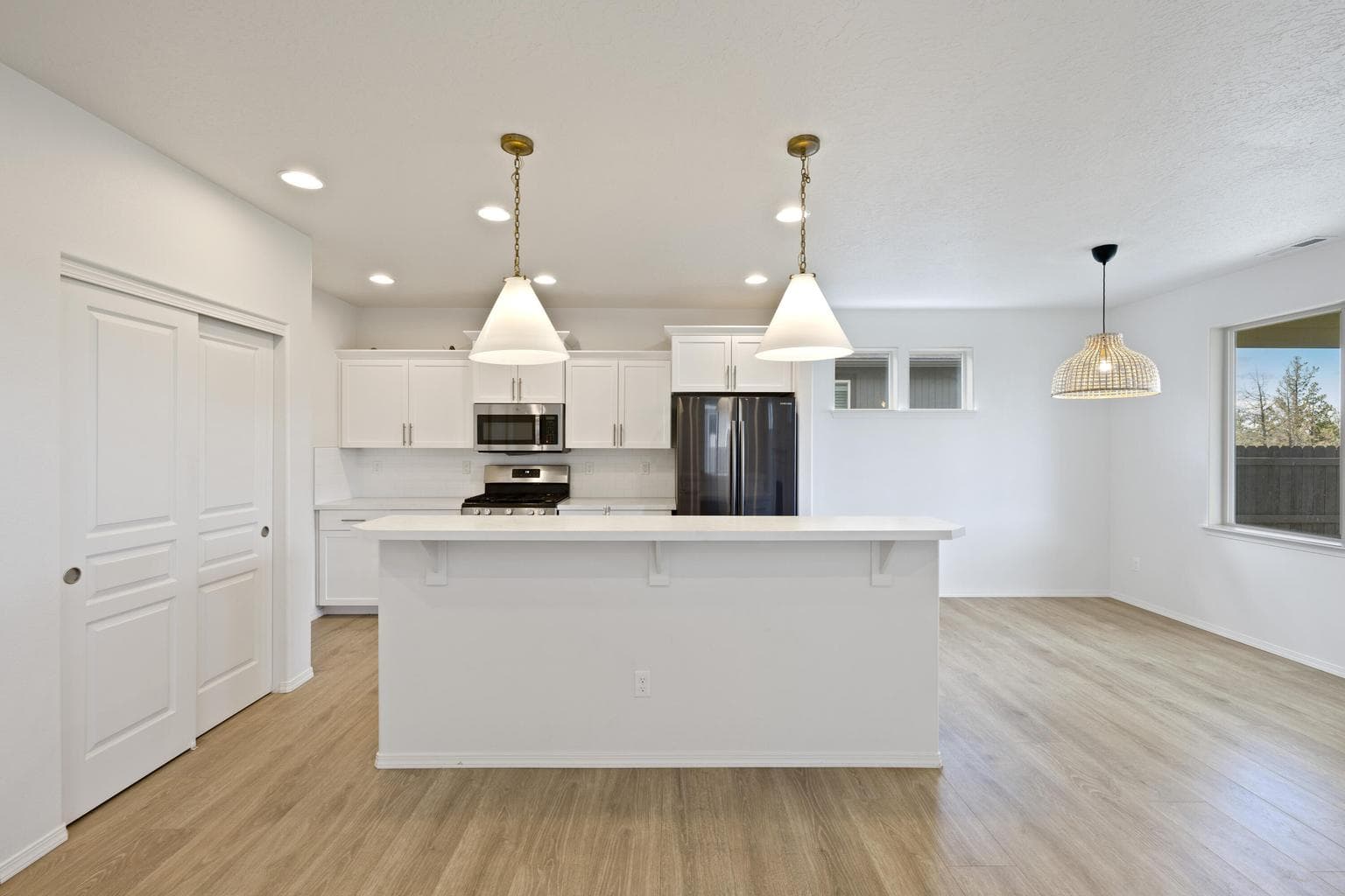 Photo of 2555 NW Ivy Way 16 of 51