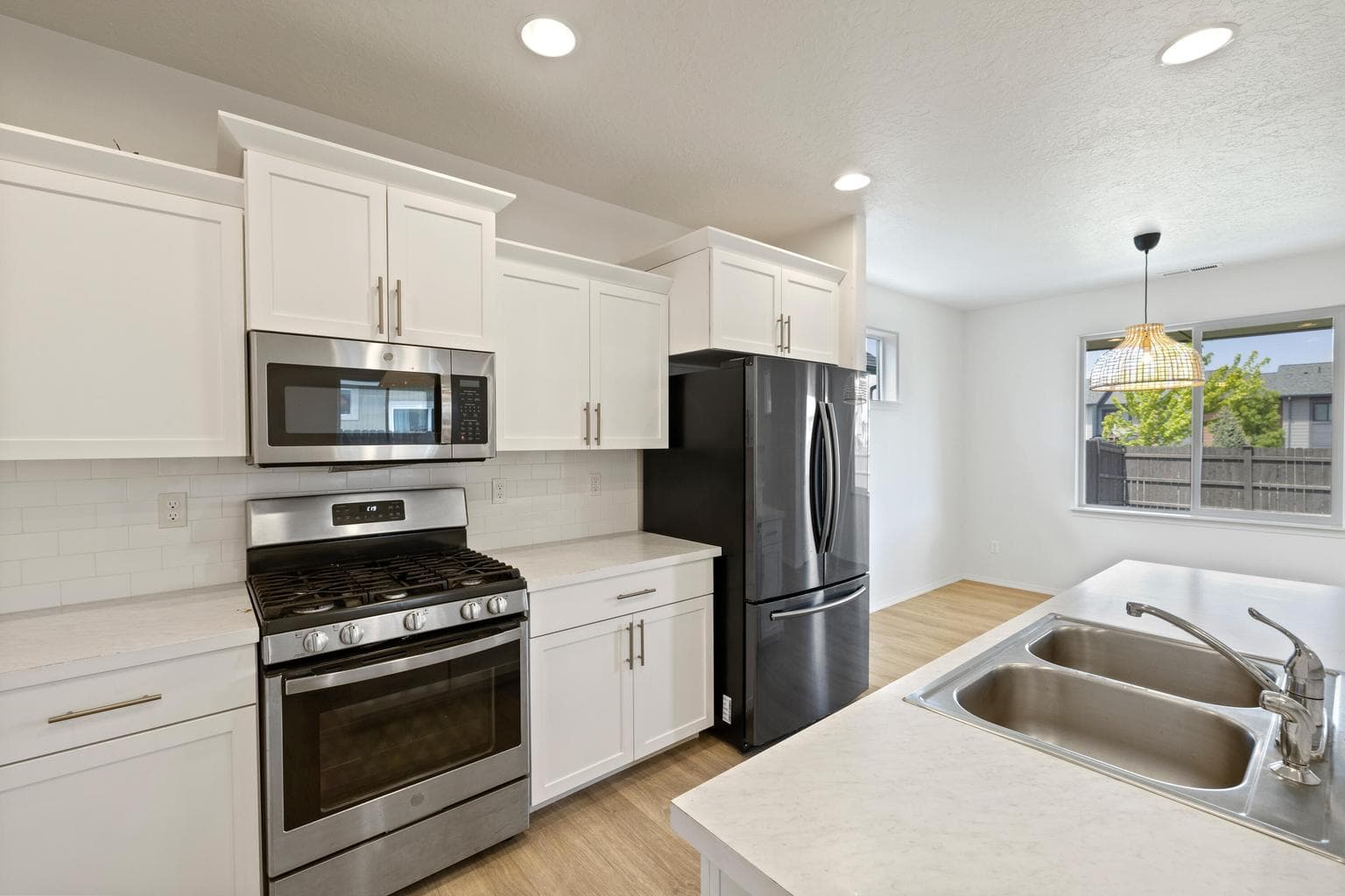 Photo of 2555 NW Ivy Way 20 of 51