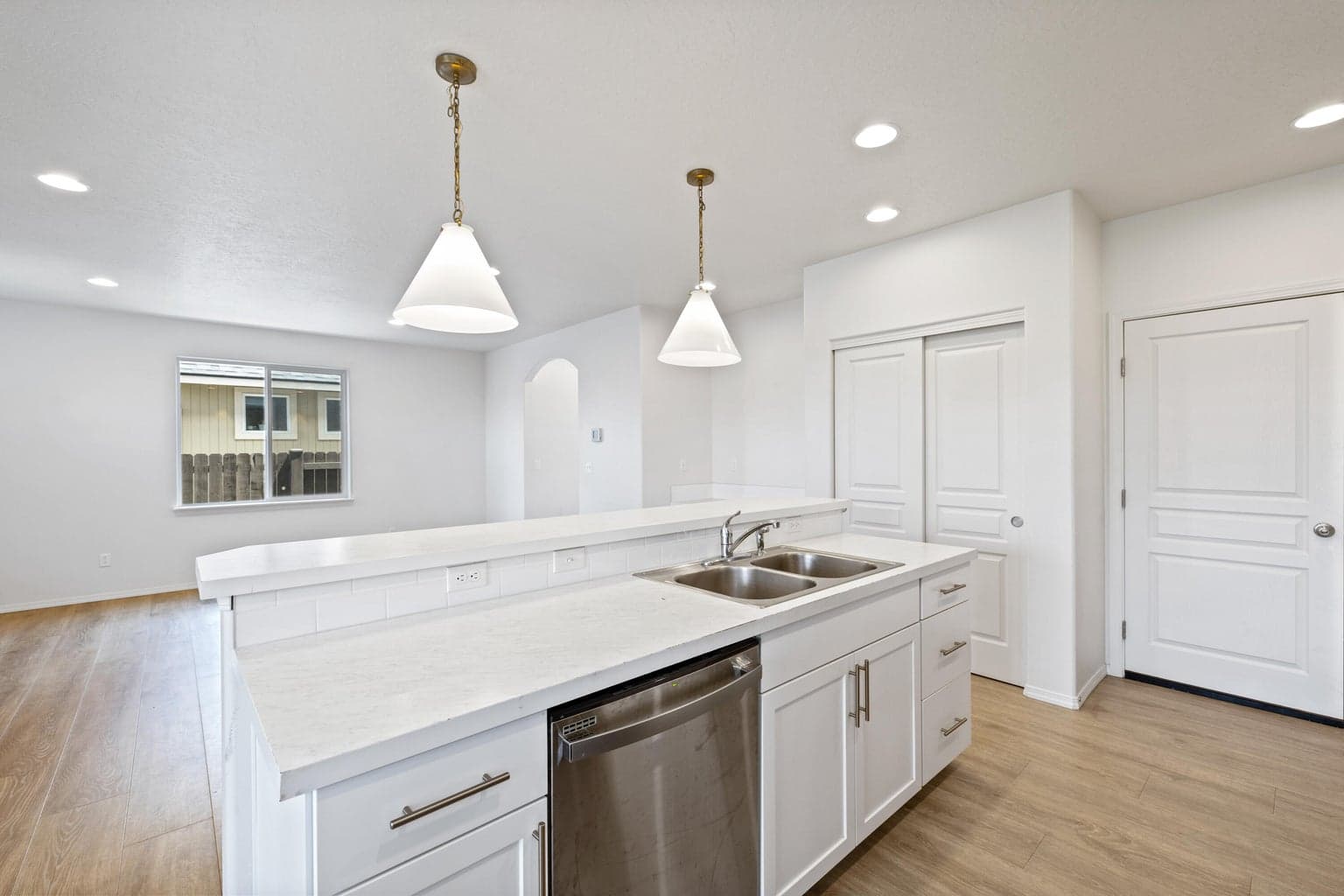 Photo of 2555 NW Ivy Way 21 of 51