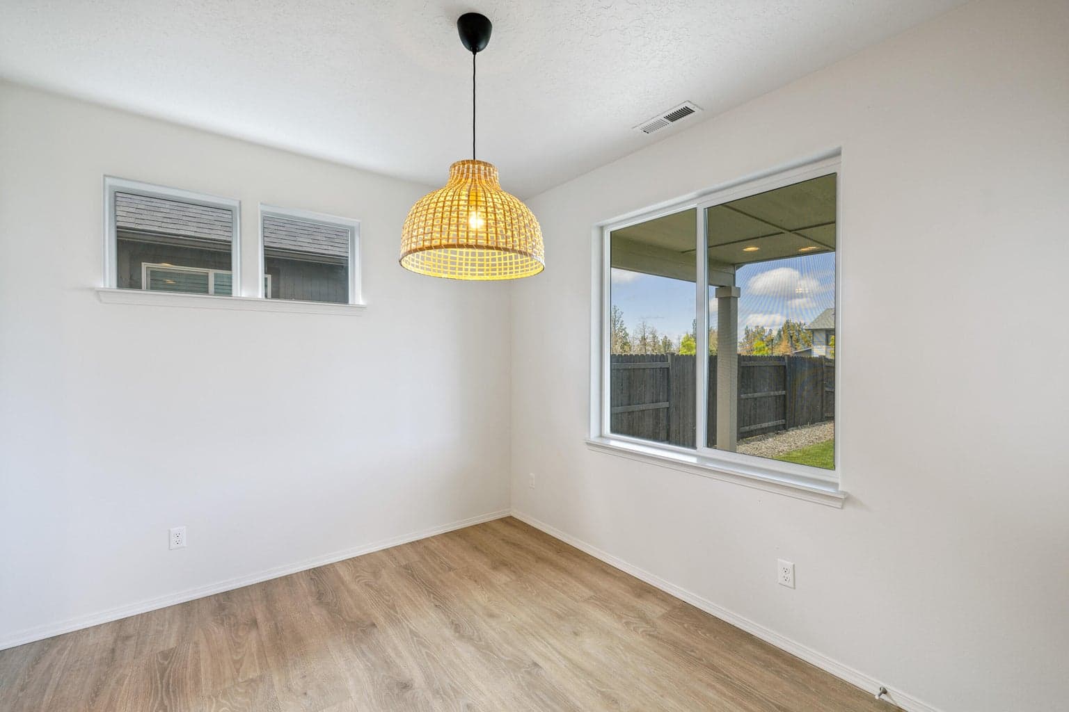 Photo of 2555 NW Ivy Way 23 of 51