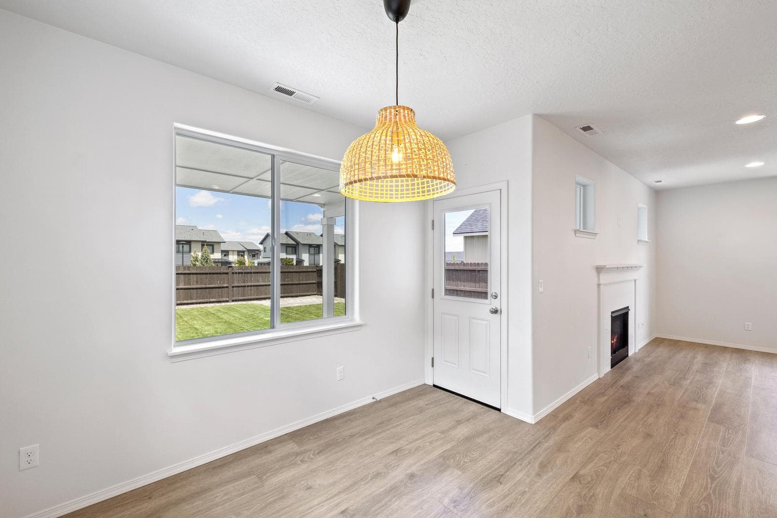 Photo of 2555 NW Ivy Way 24 of 51