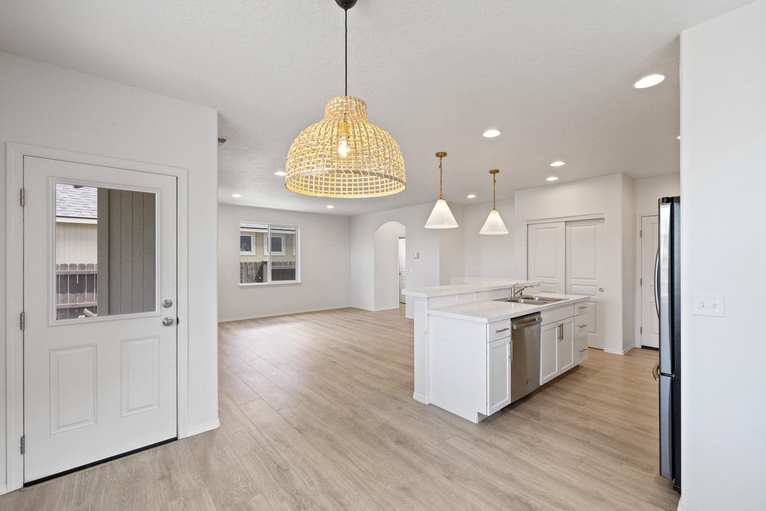 Photo of 2555 NW Ivy Way 25 of 51
