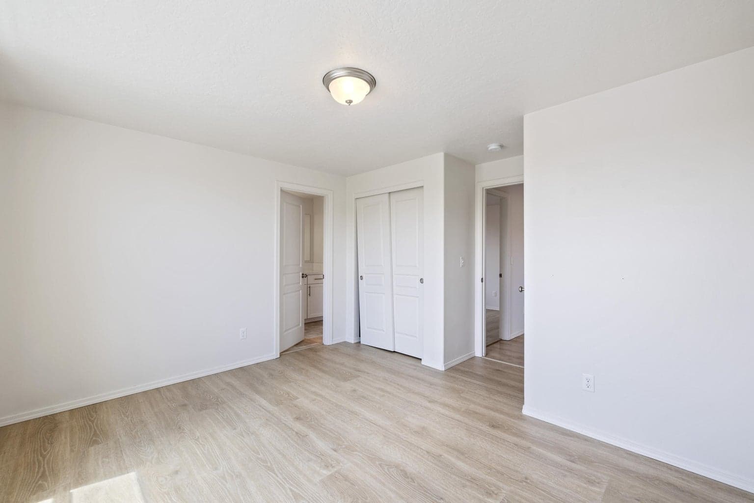 Photo of 2555 NW Ivy Way 28 of 51