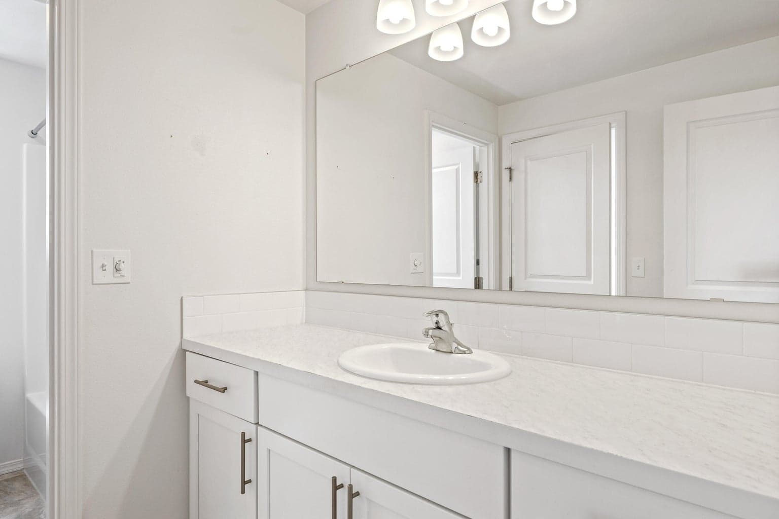 Photo of 2555 NW Ivy Way 29 of 51