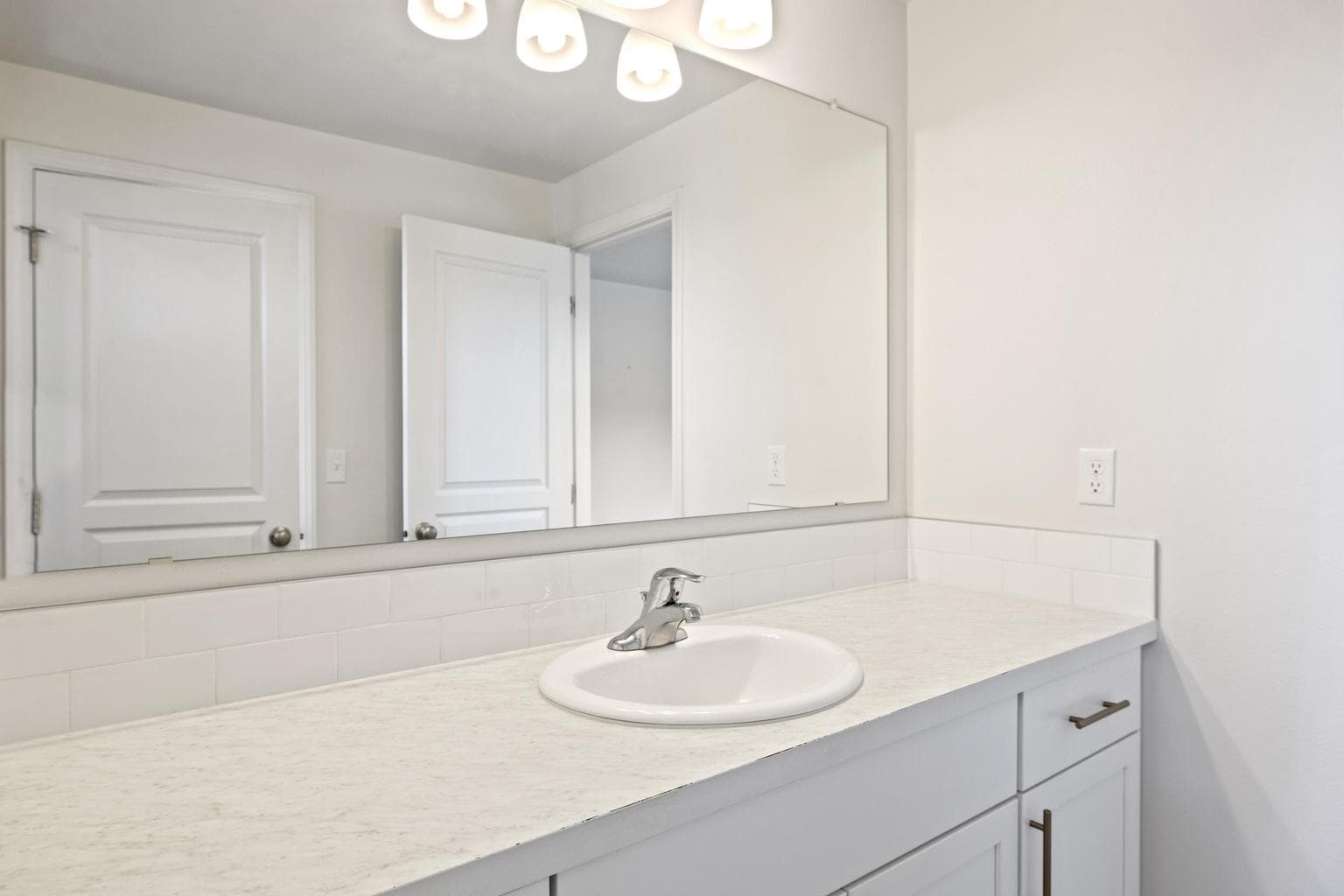 Photo of 2555 NW Ivy Way 32 of 51