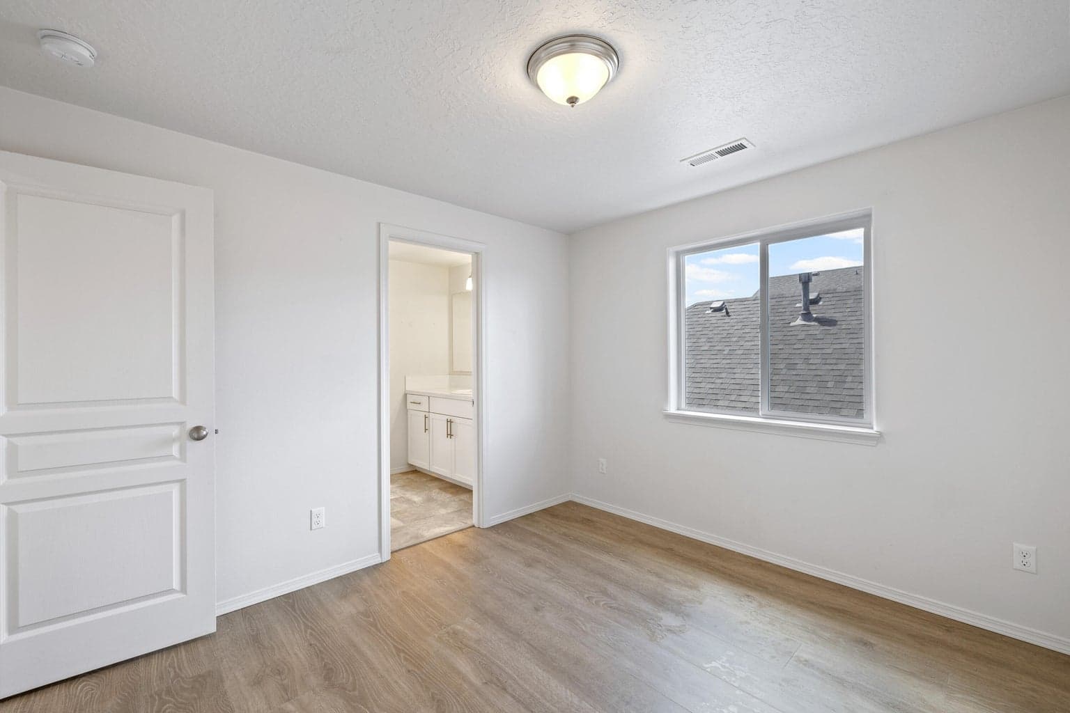 Photo of 2555 NW Ivy Way 34 of 51
