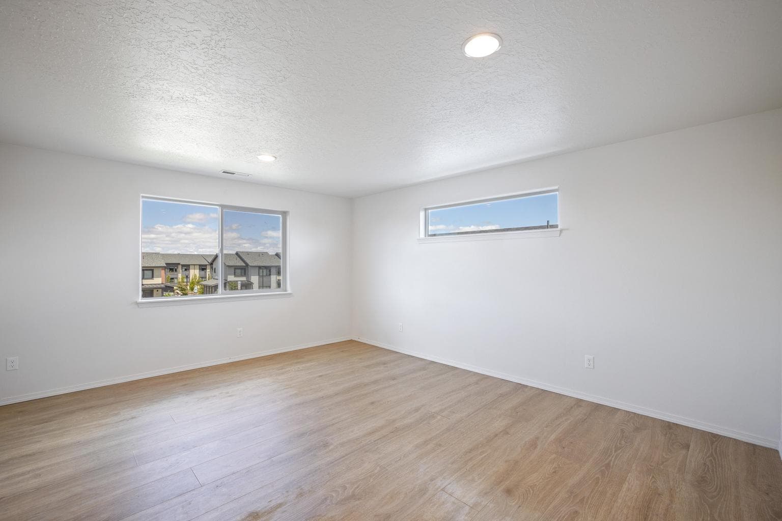 Photo of 2555 NW Ivy Way 35 of 51