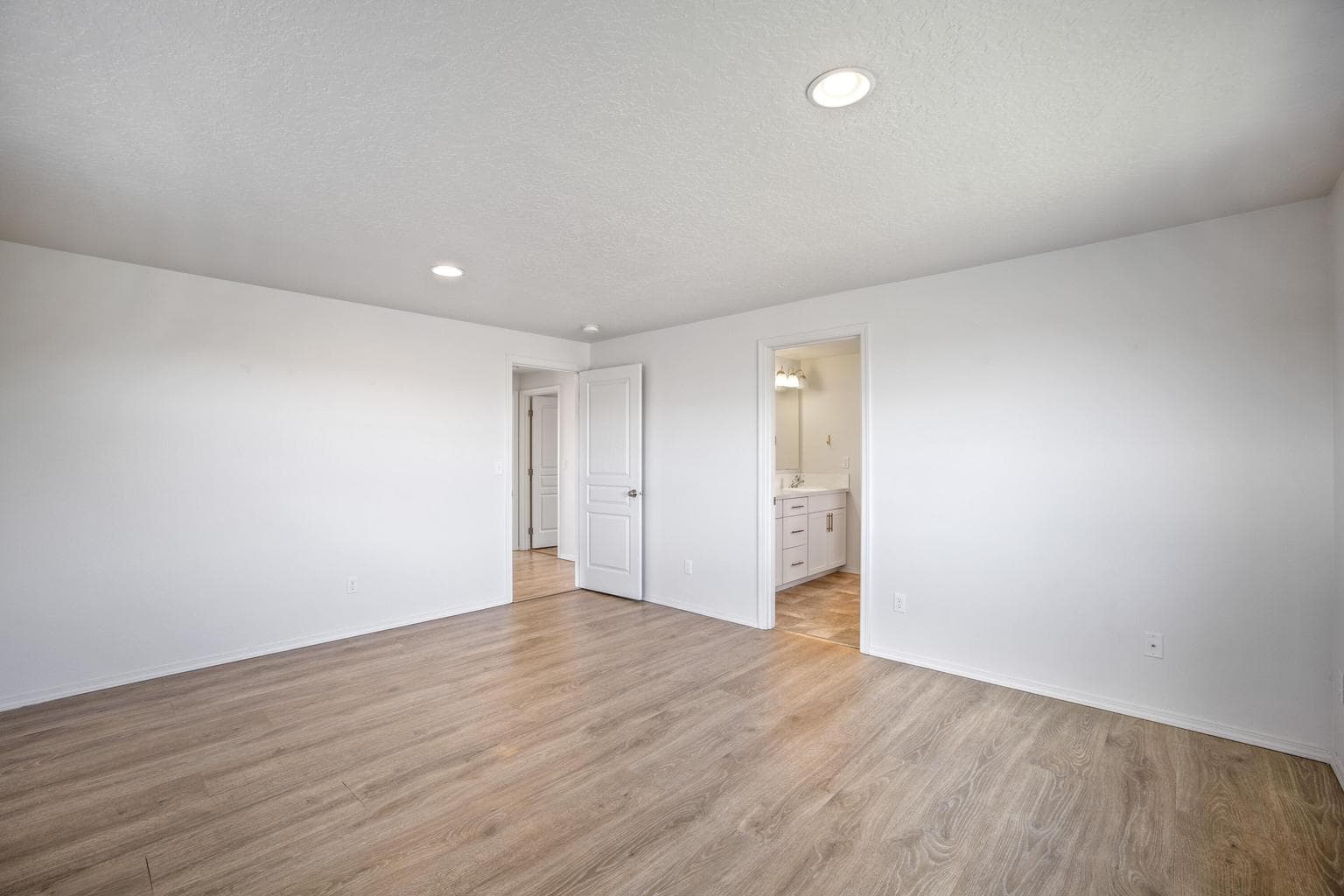 Photo of 2555 NW Ivy Way 36 of 51