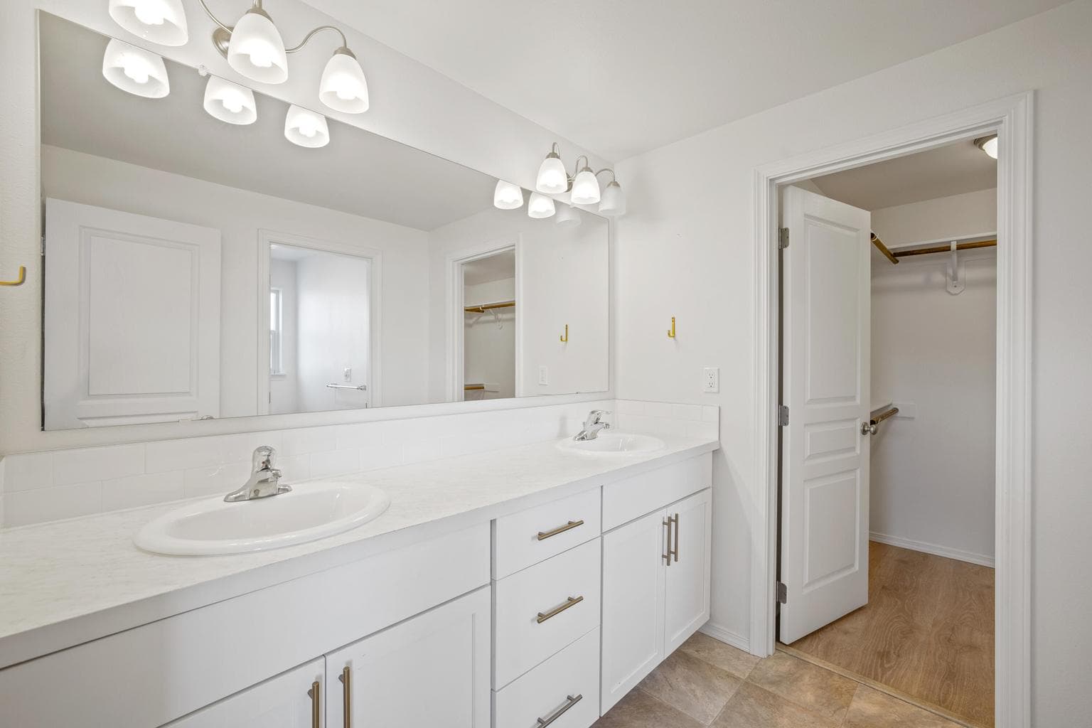 Photo of 2555 NW Ivy Way 37 of 51