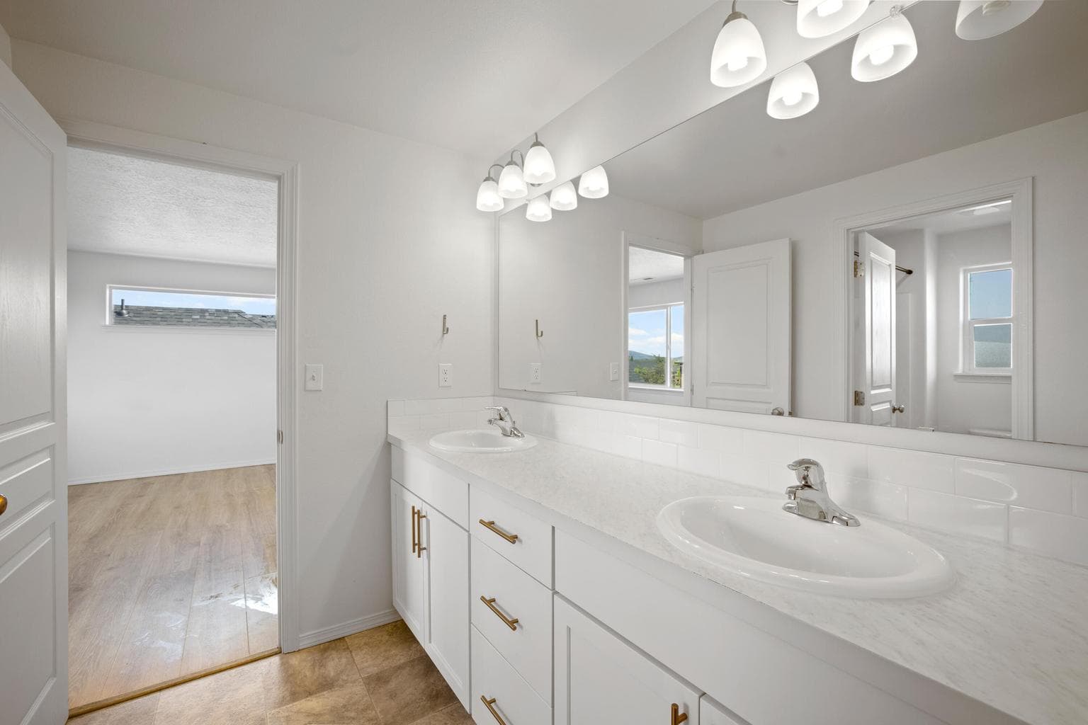 Photo of 2555 NW Ivy Way 39 of 51