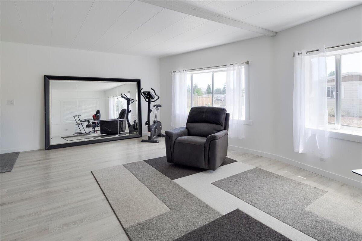 Photo of 2633 SW Obsidian Avenue 6 of 28