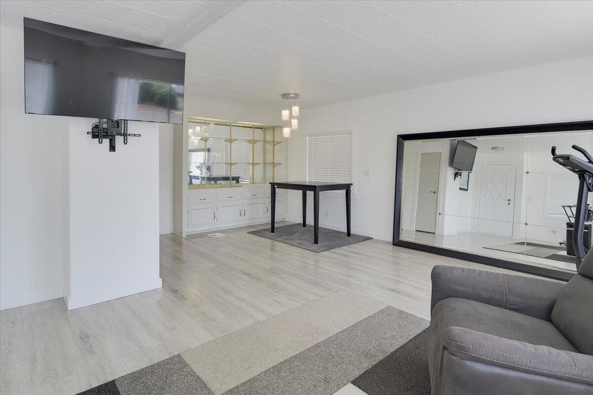 Photo of 2633 SW Obsidian Avenue 8 of 28