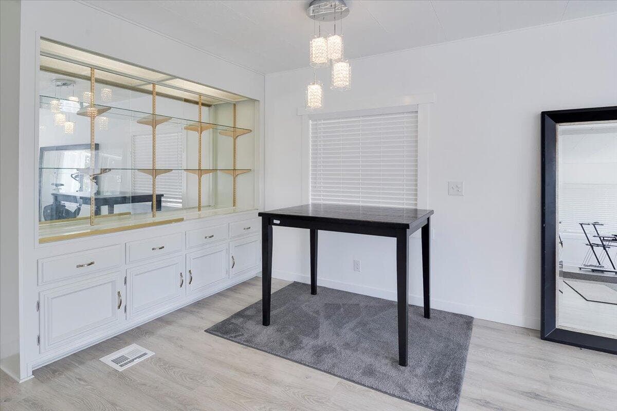 Photo of 2633 SW Obsidian Avenue 9 of 28
