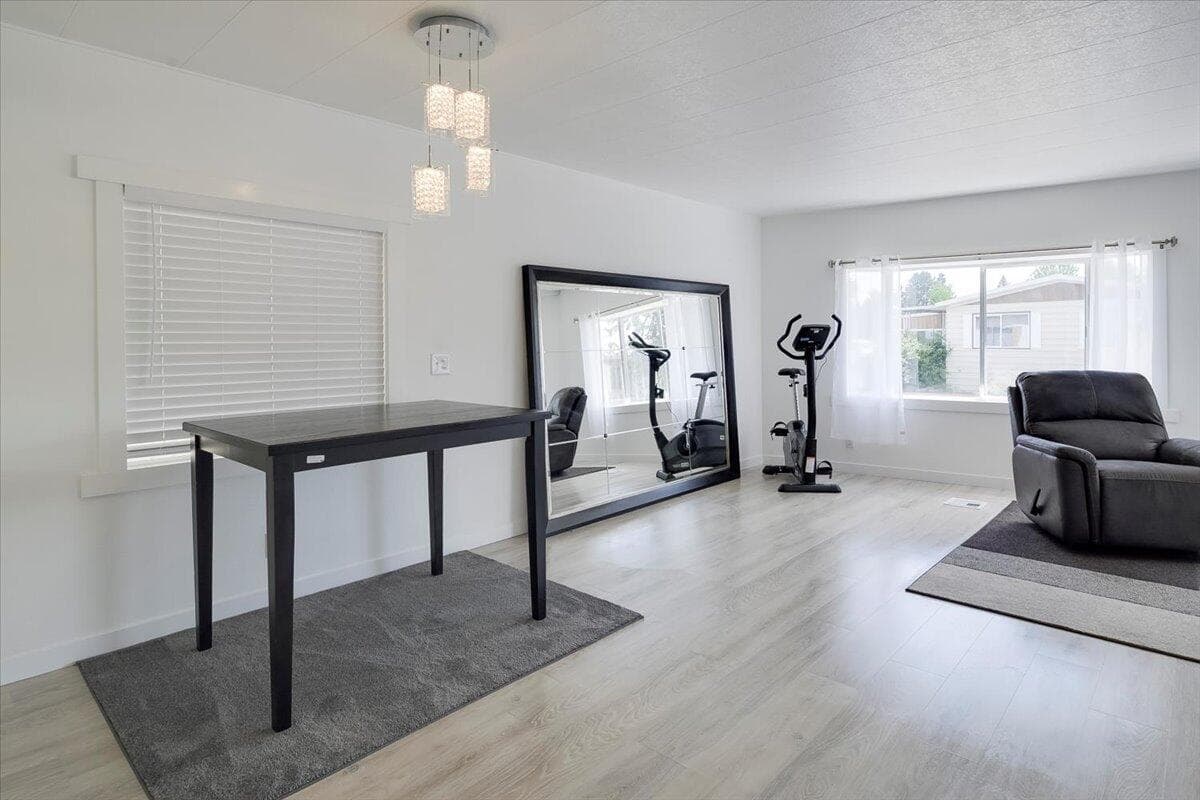 Photo of 2633 SW Obsidian Avenue 10 of 28