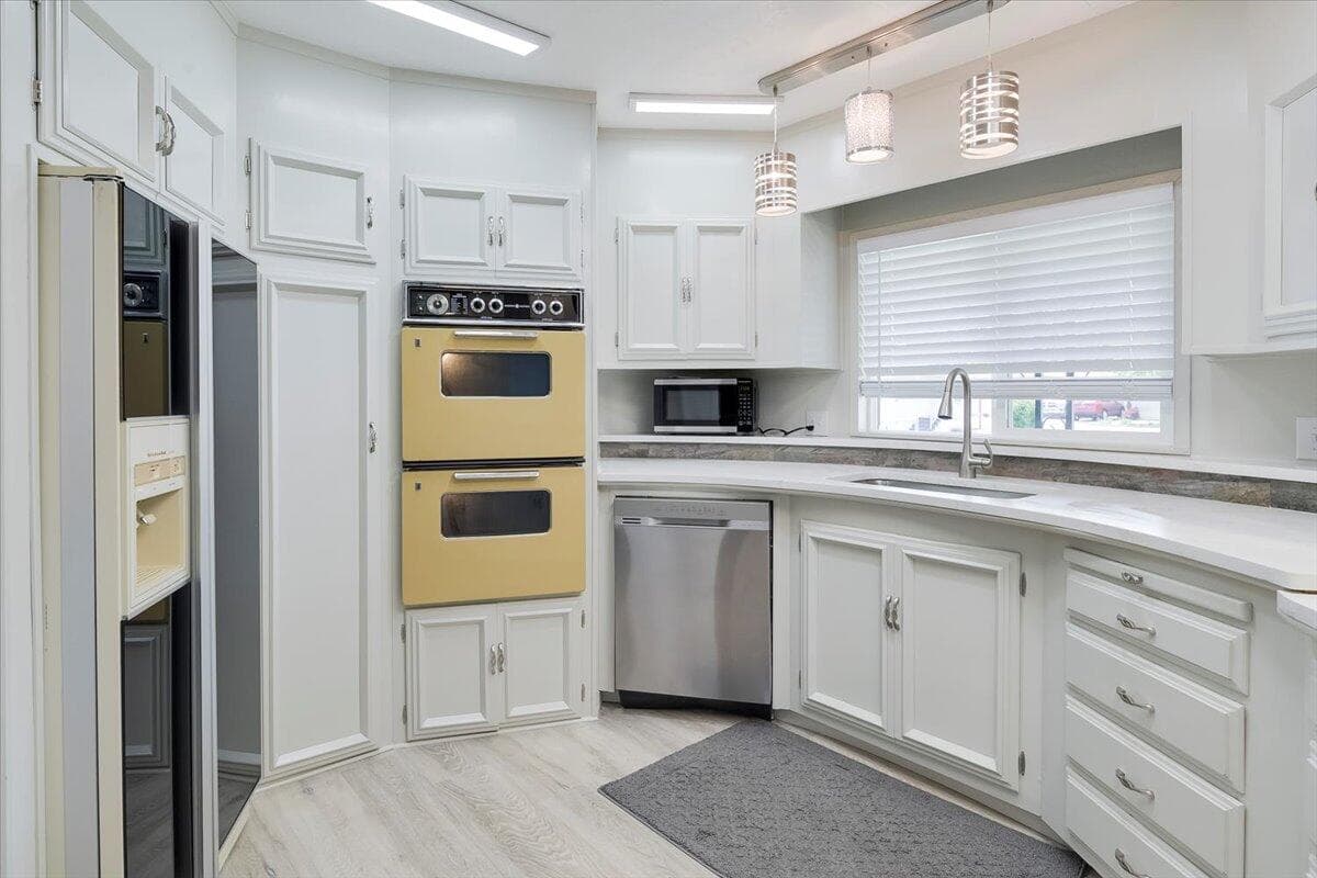 Photo of 2633 SW Obsidian Avenue 12 of 28