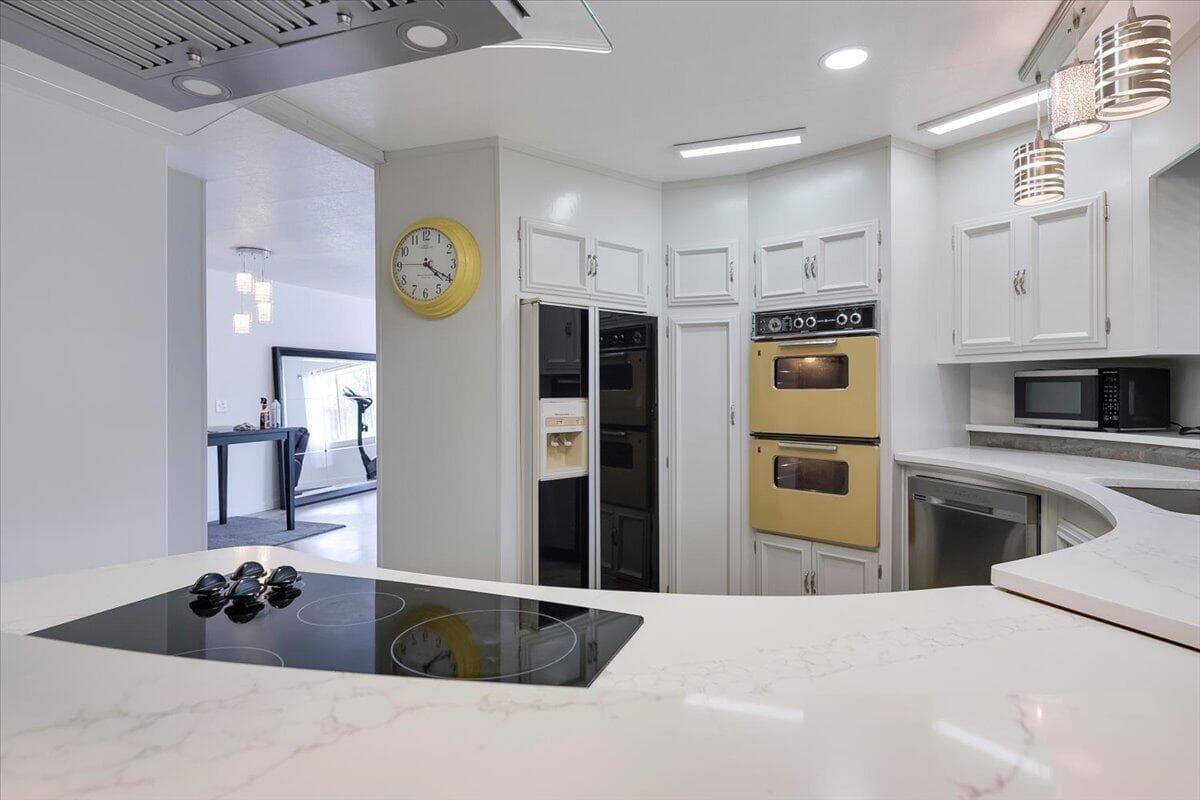 Photo of 2633 SW Obsidian Avenue 15 of 28