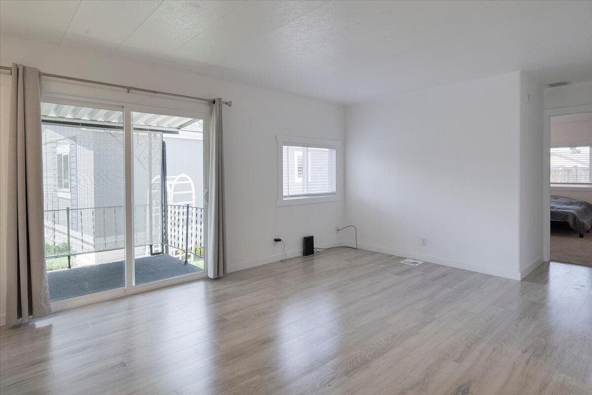 Photo of 2633 SW Obsidian Avenue 17 of 28