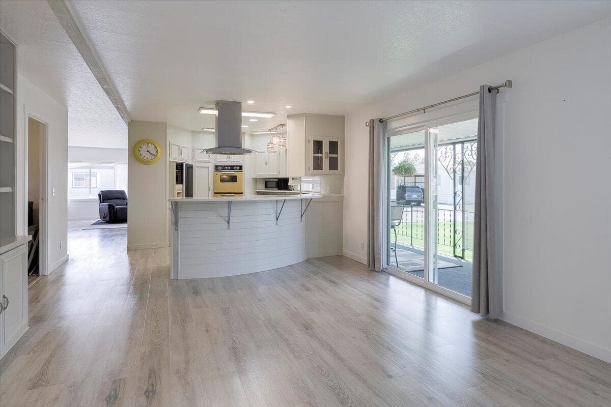 Photo of 2633 SW Obsidian Avenue 19 of 28
