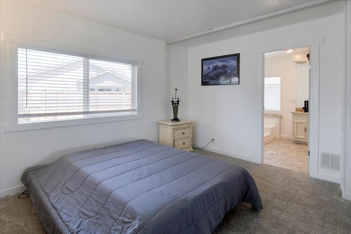 Photo of 2633 SW Obsidian Avenue 21 of 28