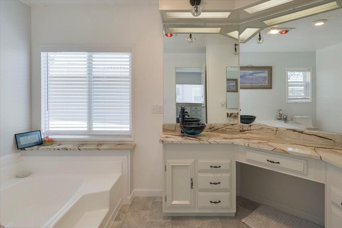 Photo of 2633 SW Obsidian Avenue 23 of 28