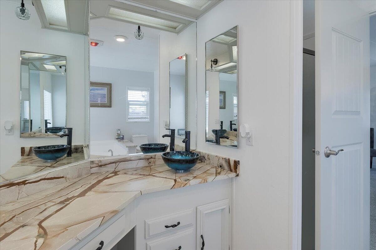 Photo of 2633 SW Obsidian Avenue 24 of 28