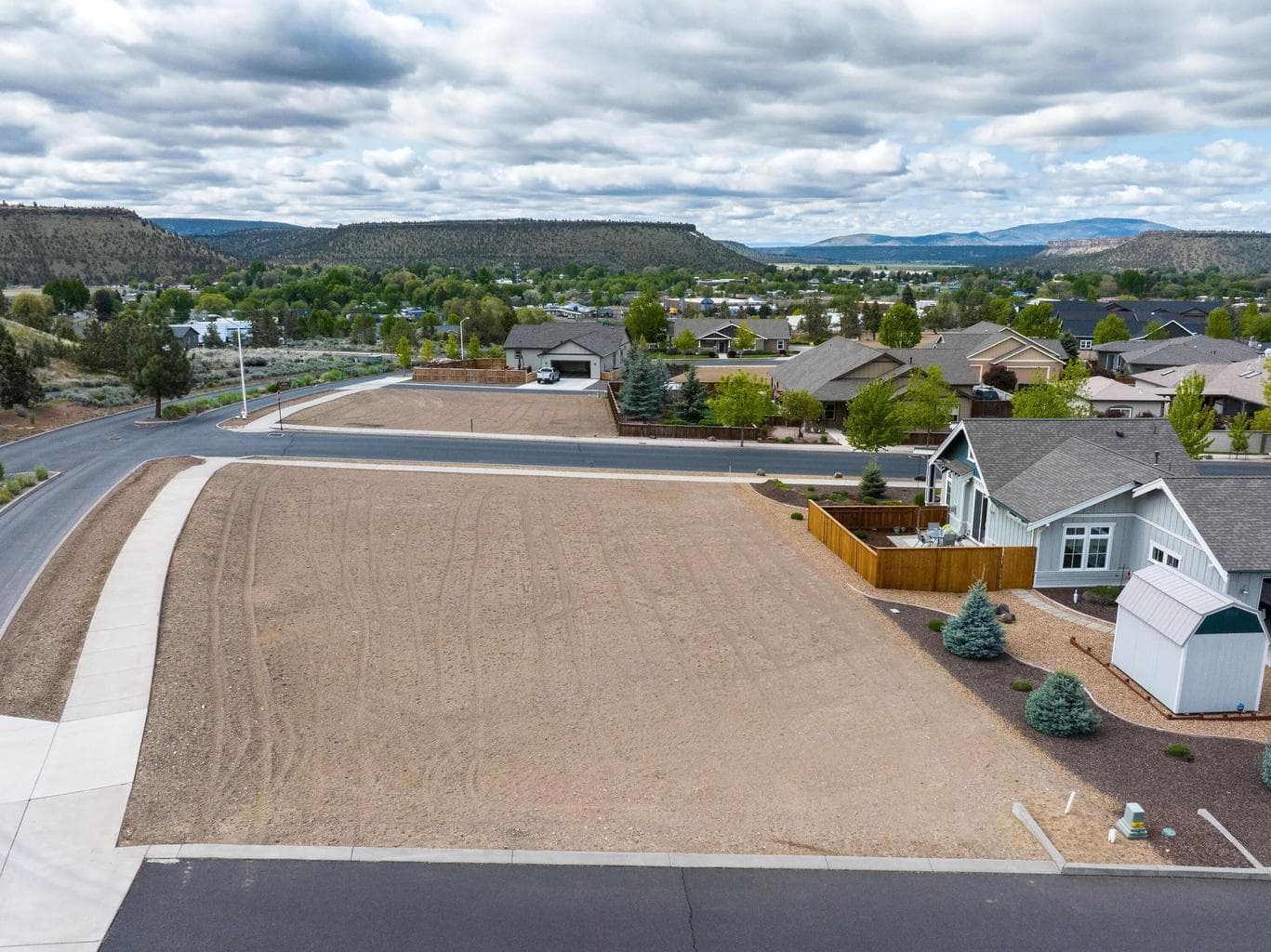 Photo of 2177 NE Kokanee Way 10 of 12