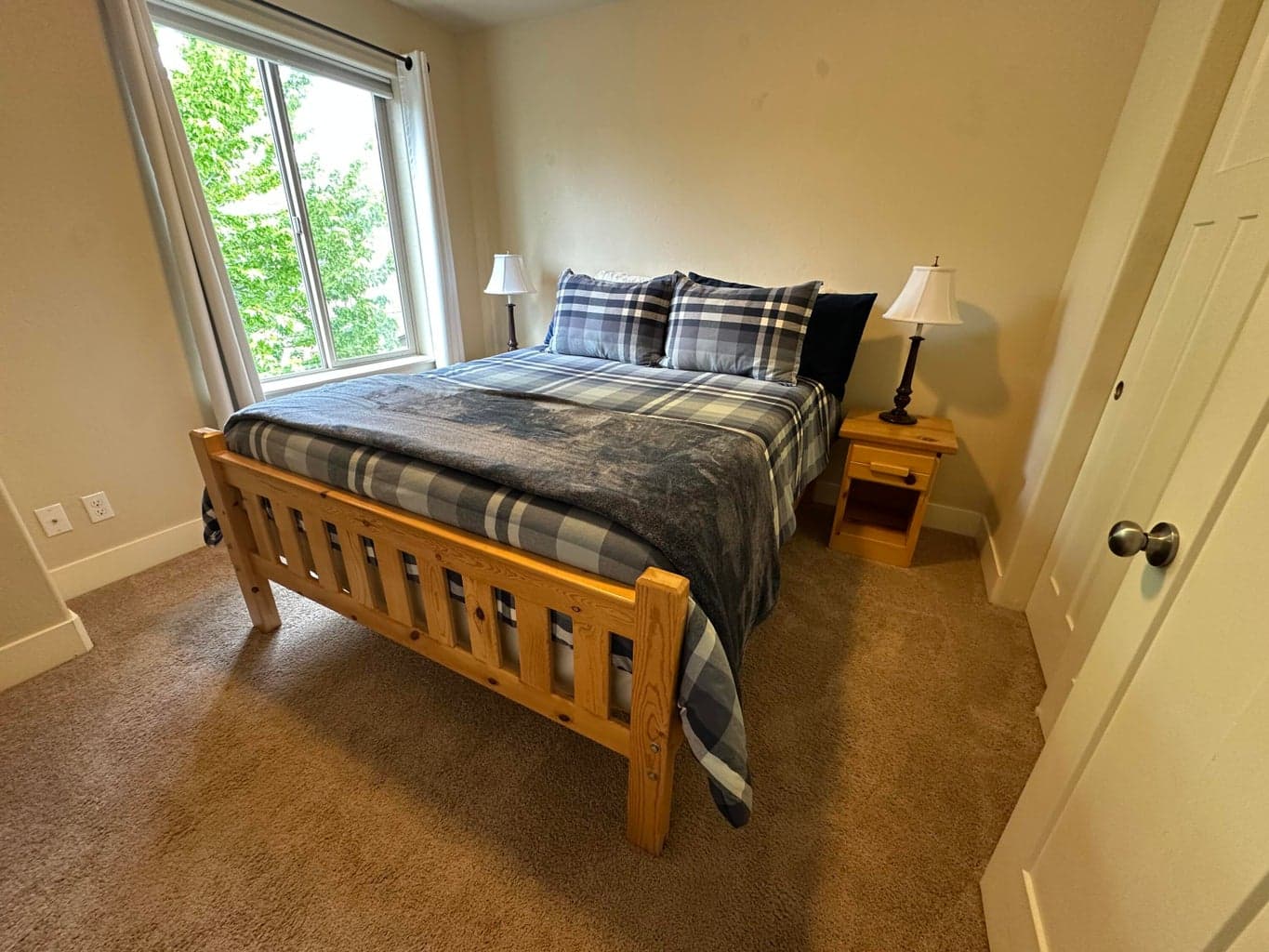 Photo of 63115 NE De Haviland Street 31 of 45