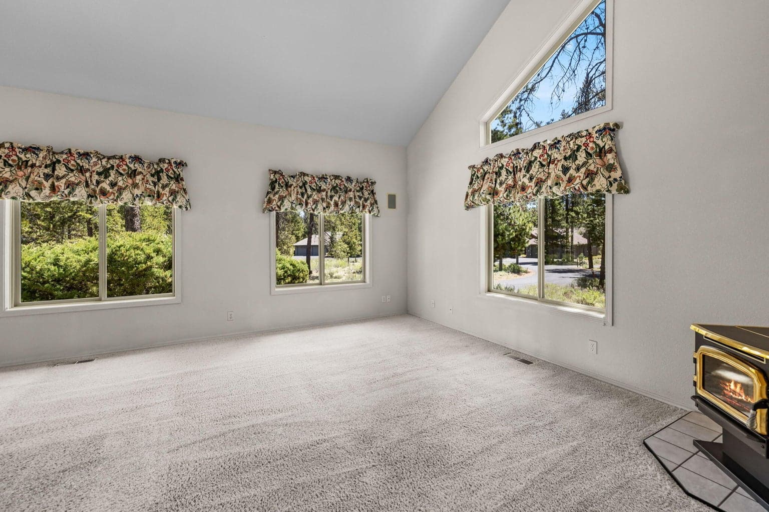 Photo of 57817 Mt Adams Lane 19 of 45