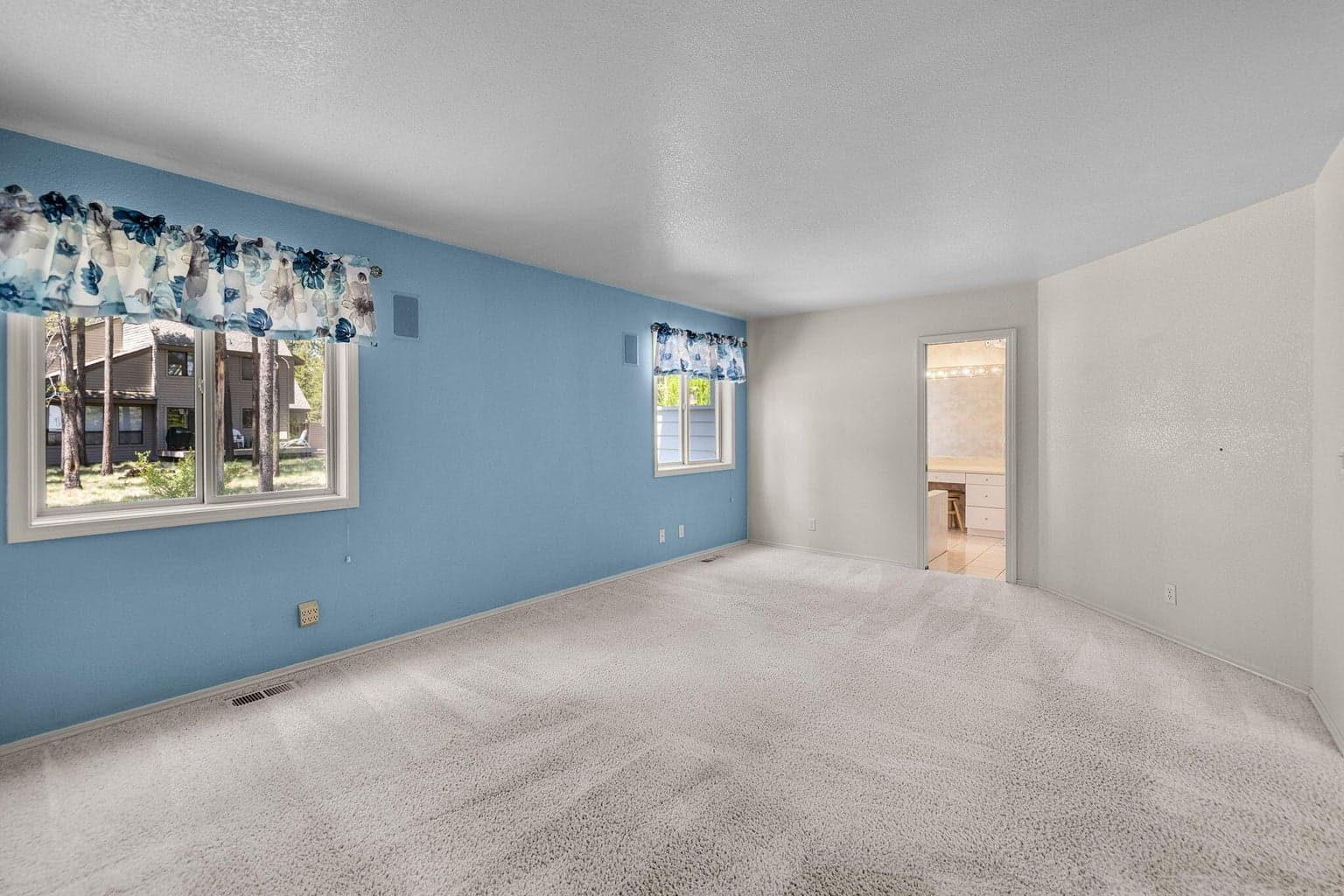 Photo of 57817 Mt Adams Lane 21 of 45