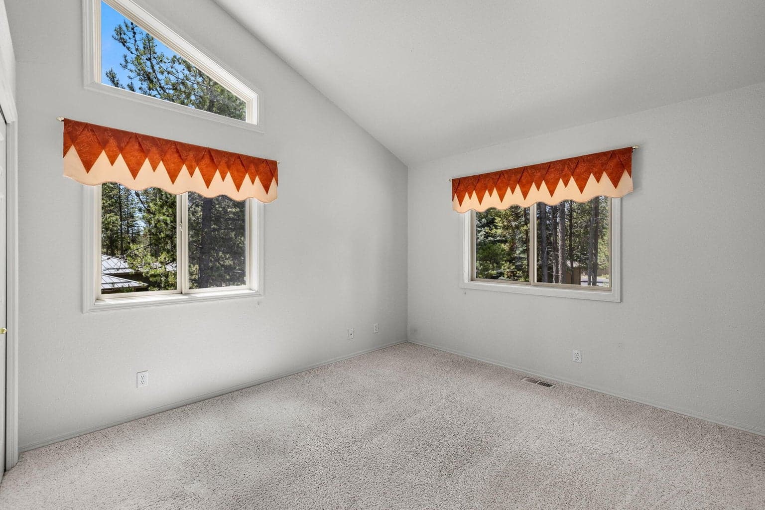 Photo of 57817 Mt Adams Lane 36 of 45
