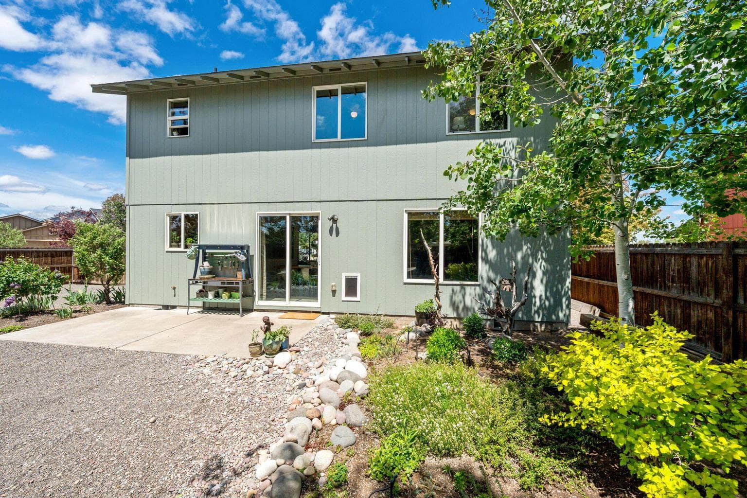 Photo of 2490 SW Cascade Mountain Avenue 21 of 38