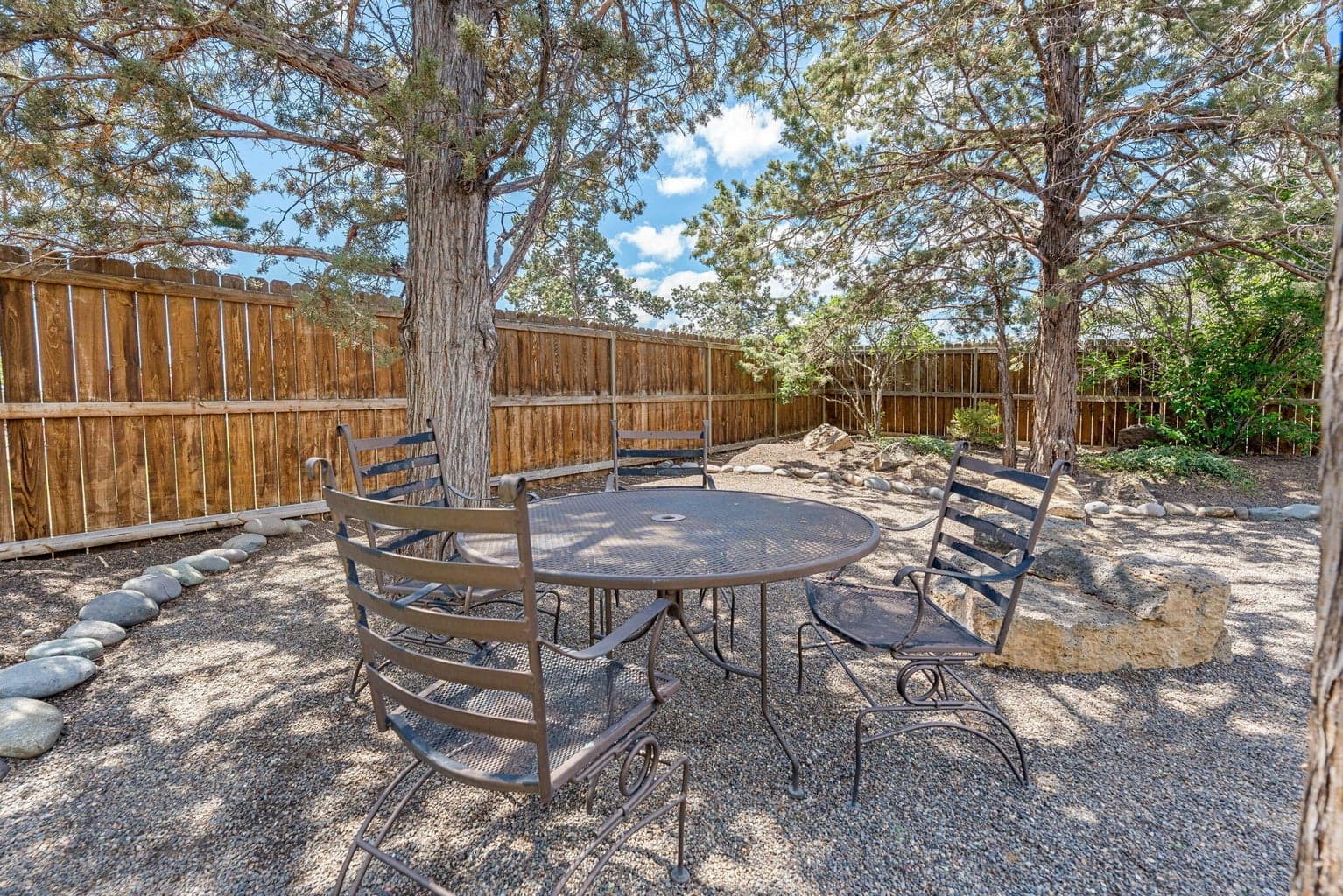 Photo of 2490 SW Cascade Mountain Avenue 25 of 38
