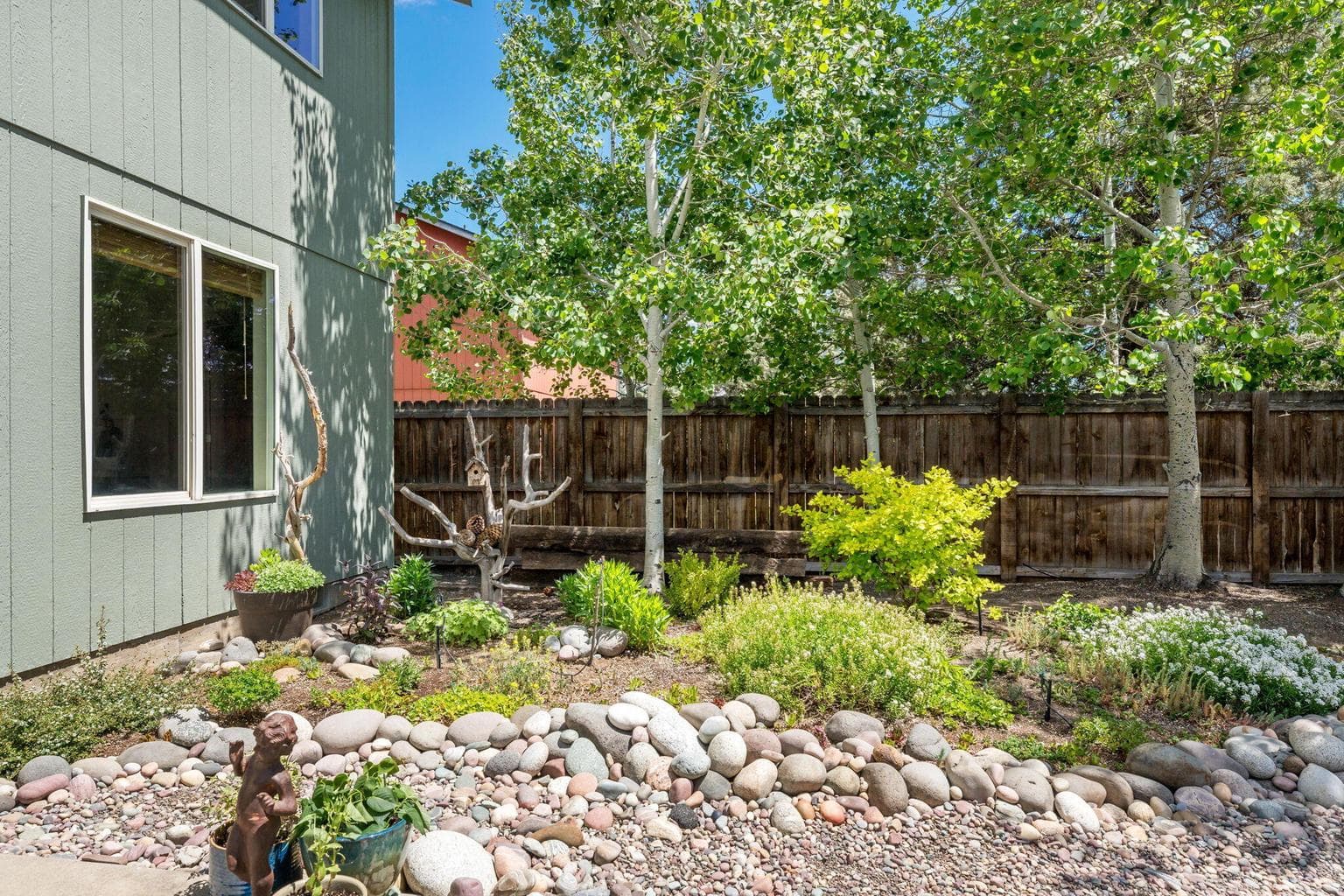 Photo of 2490 SW Cascade Mountain Avenue 20 of 38