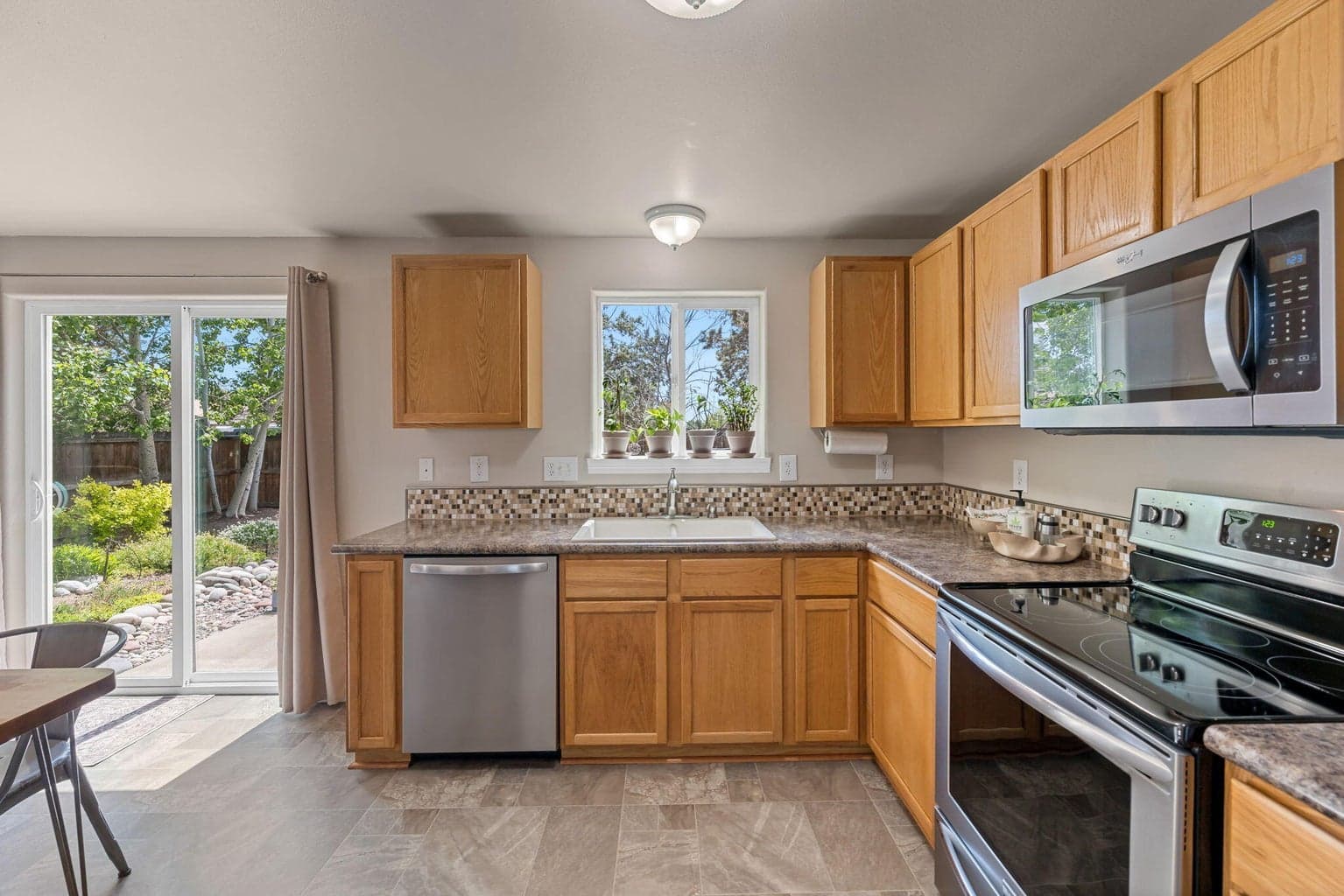 Photo of 2490 SW Cascade Mountain Avenue 10 of 38