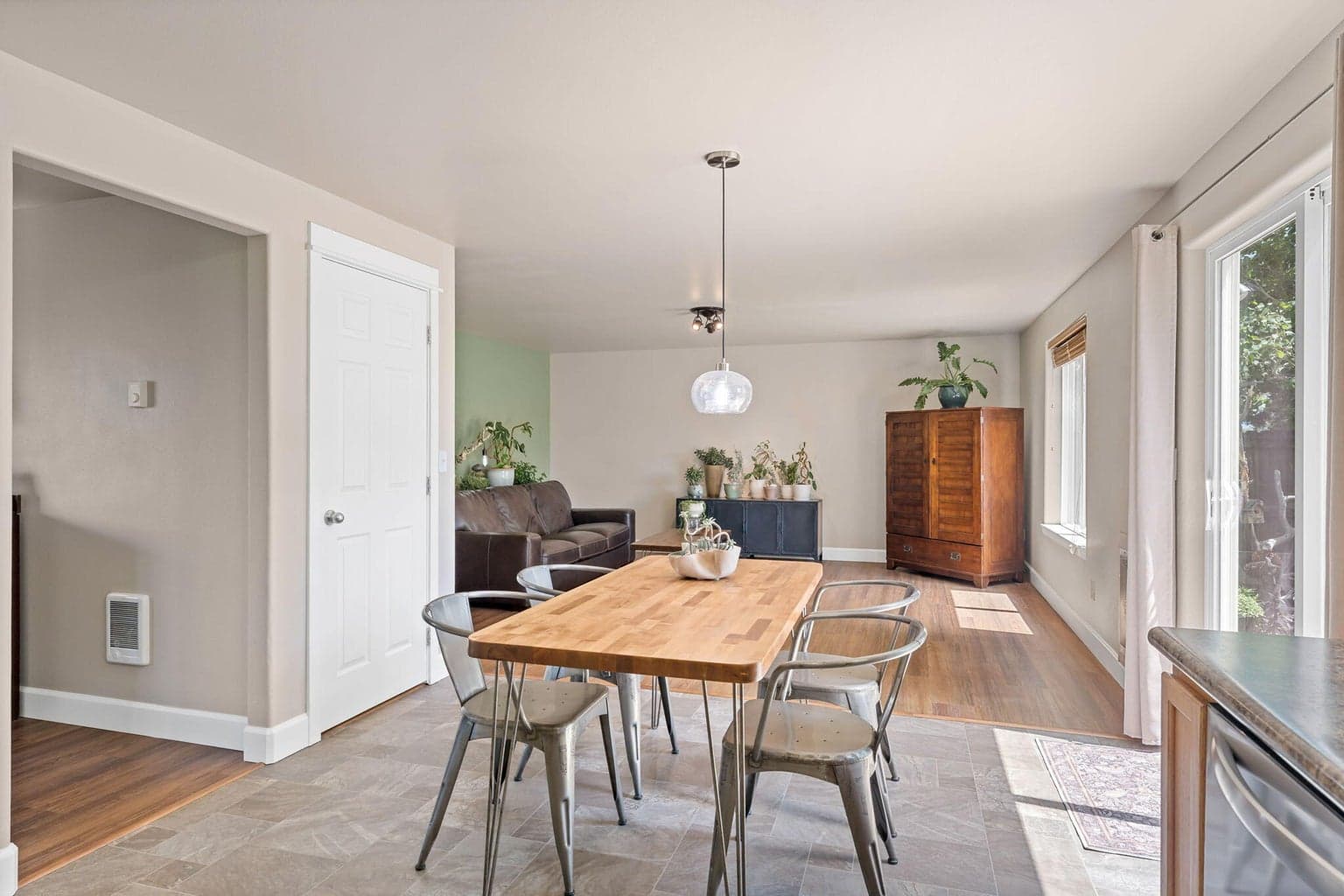 Photo of 2490 SW Cascade Mountain Avenue 9 of 38