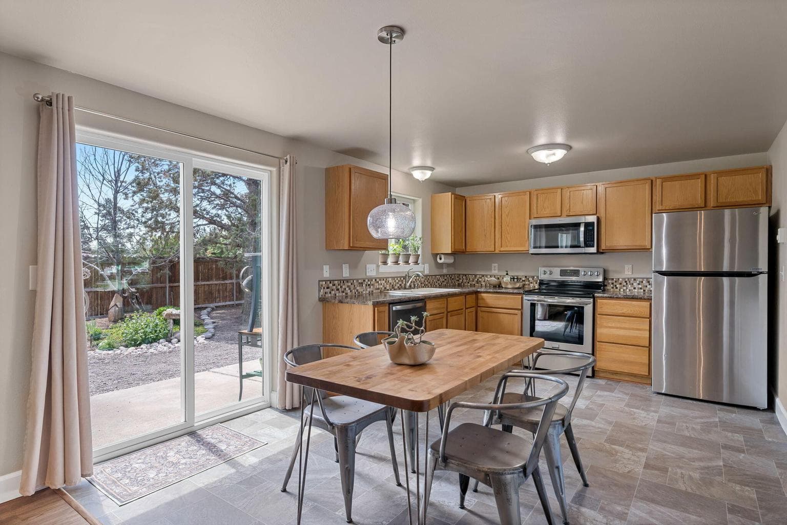 Photo of 2490 SW Cascade Mountain Avenue 12 of 38