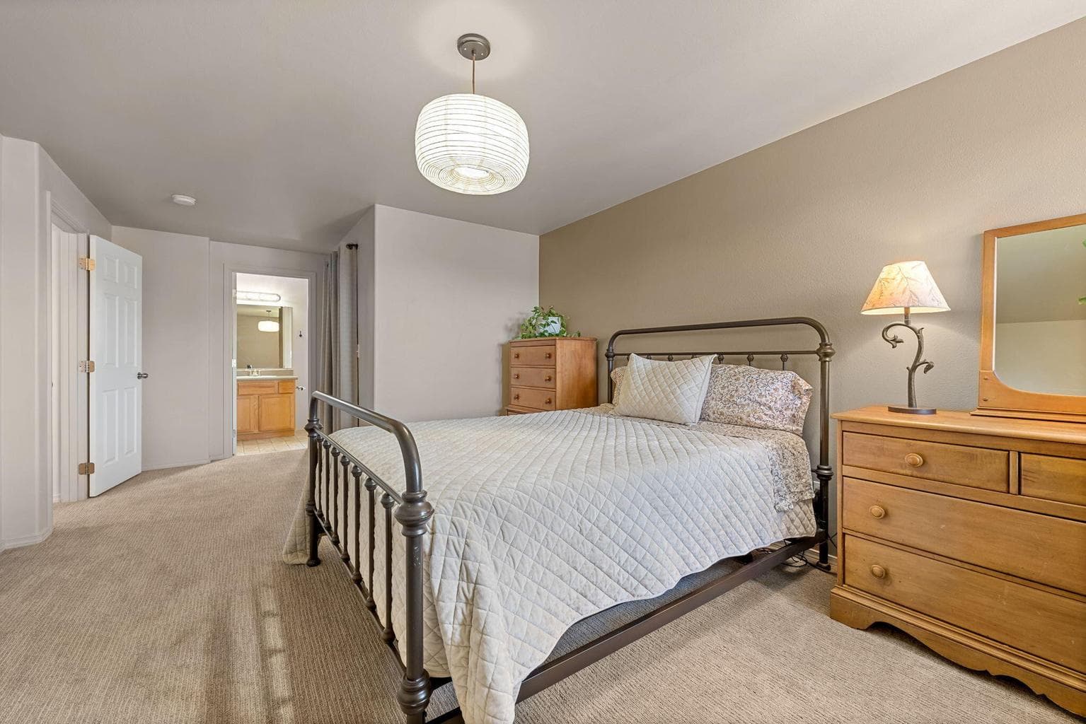 Photo of 2490 SW Cascade Mountain Avenue 32 of 38