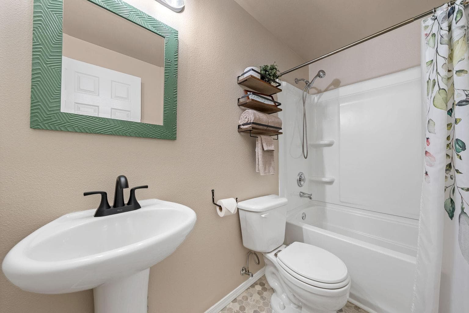 Photo of 2490 SW Cascade Mountain Avenue 38 of 38