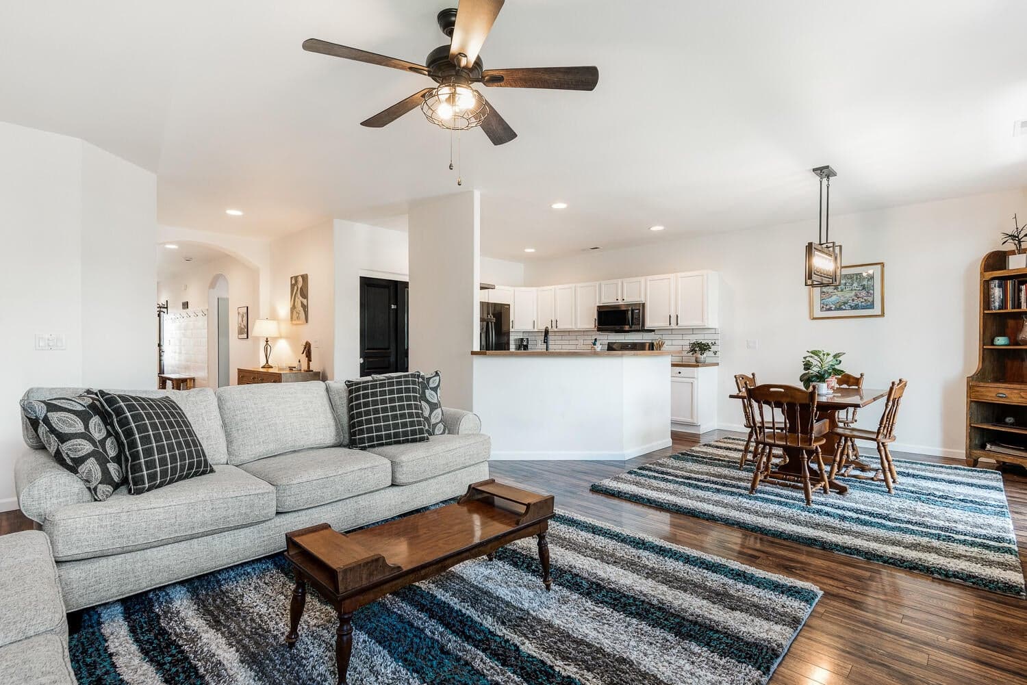 Photo of 2473 NE 5th Street 6 of 23