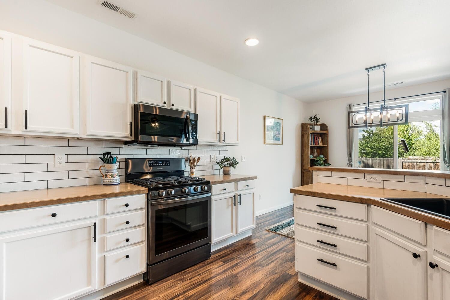 Photo of 2473 NE 5th Street 11 of 23