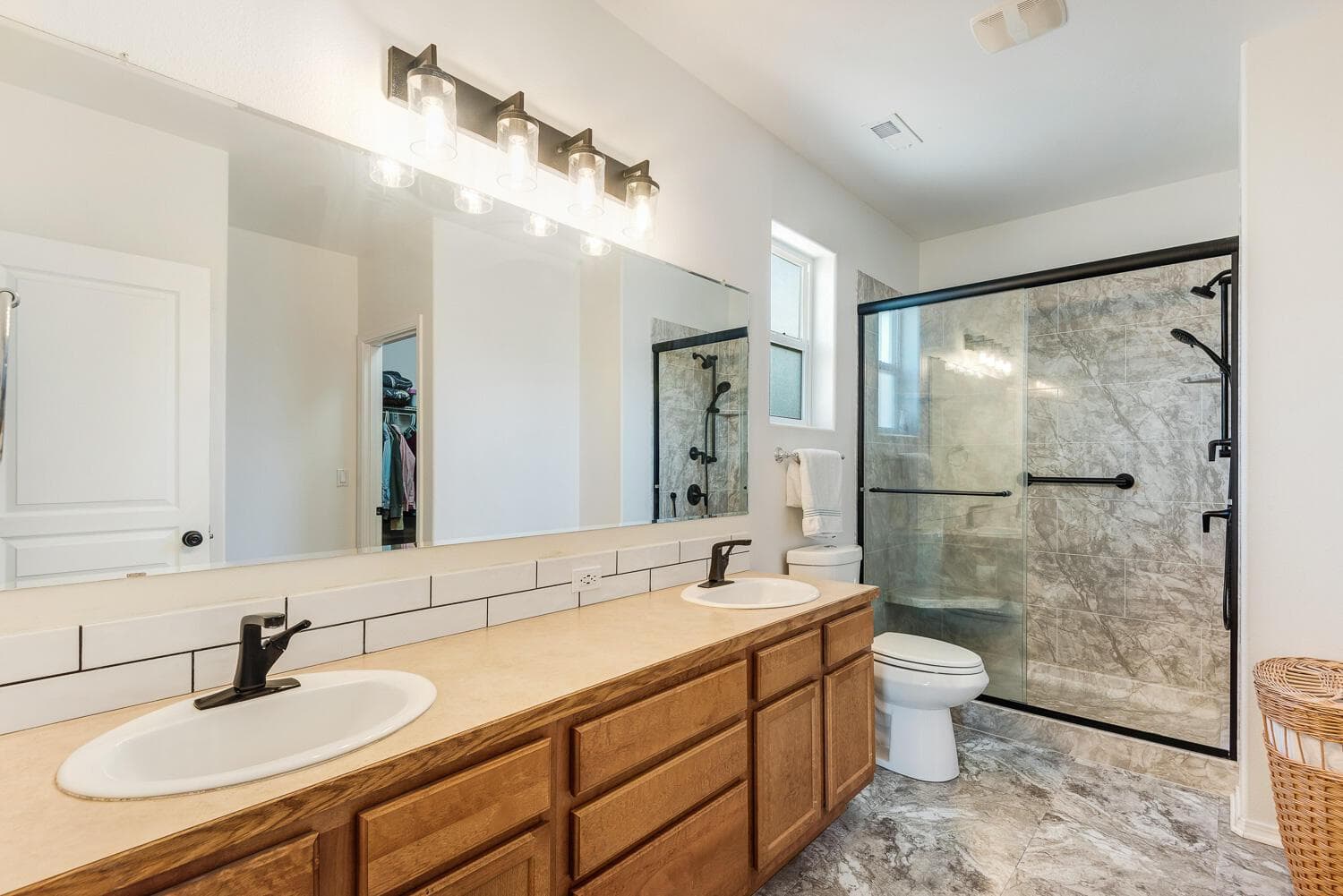 Photo of 2473 NE 5th Street 13 of 23