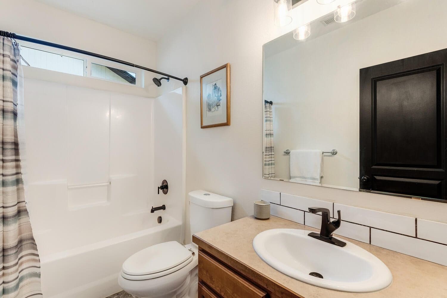 Photo of 2473 NE 5th Street 16 of 23