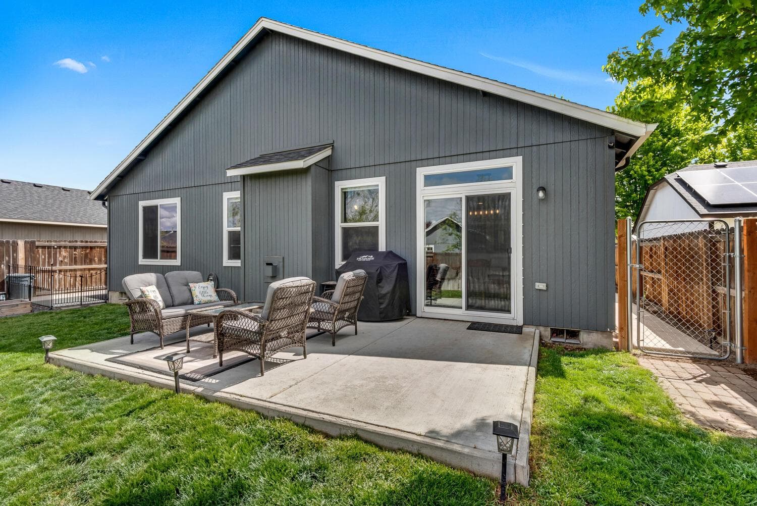 Photo of 2473 NE 5th Street 18 of 23
