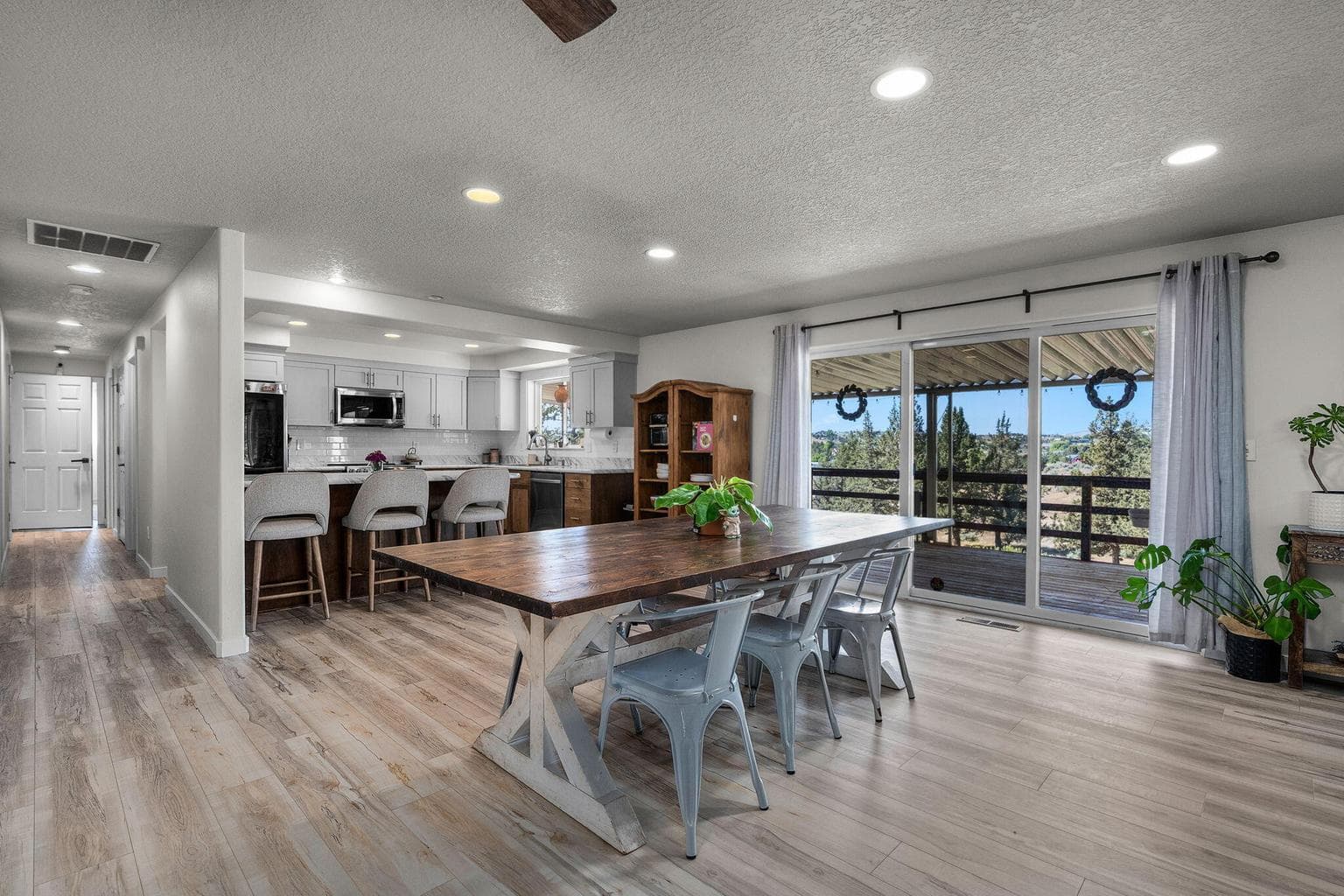 Photo of 851 SE Rancho Lane 6 of 51