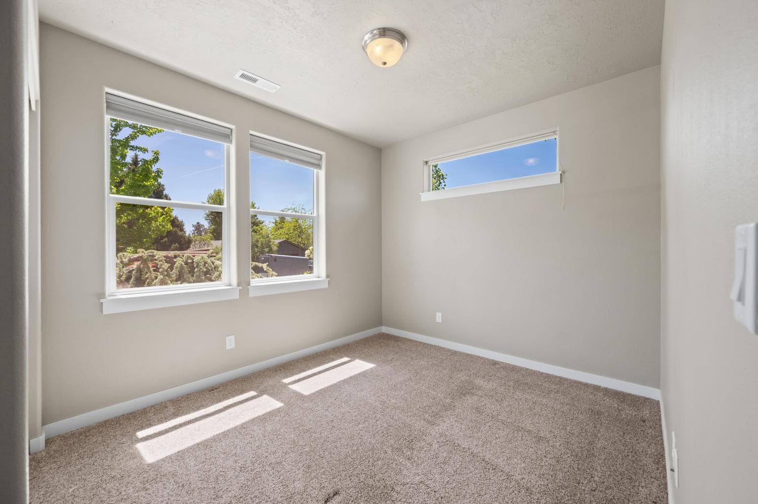 Photo of 4677 SW Volcano Avenue 7 of 35